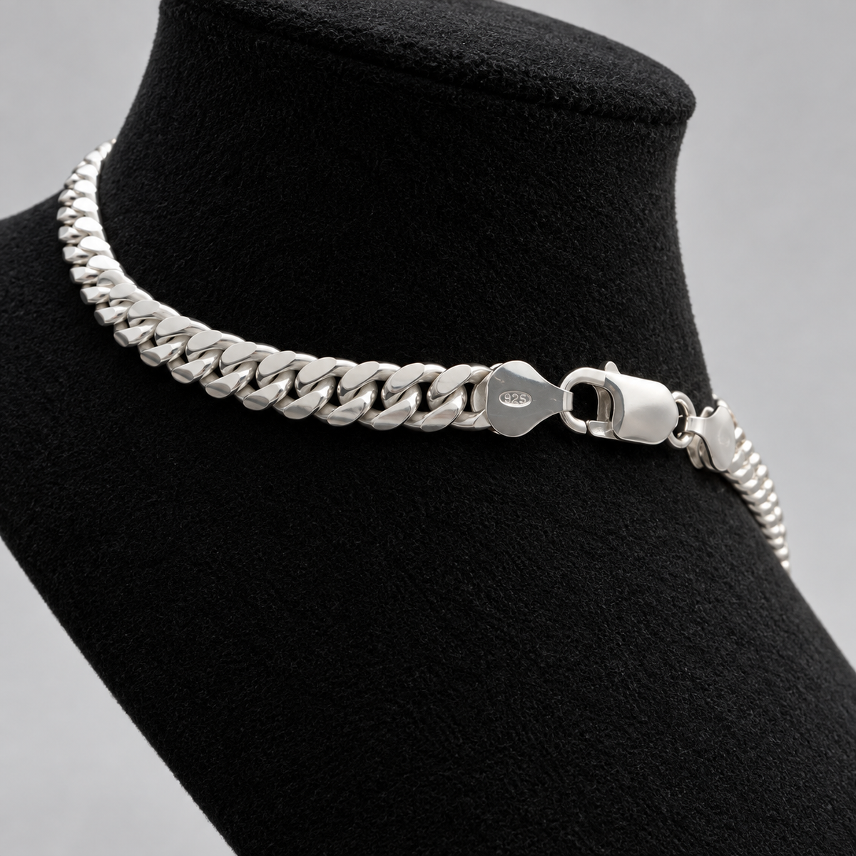 Halsband med pansarlänk